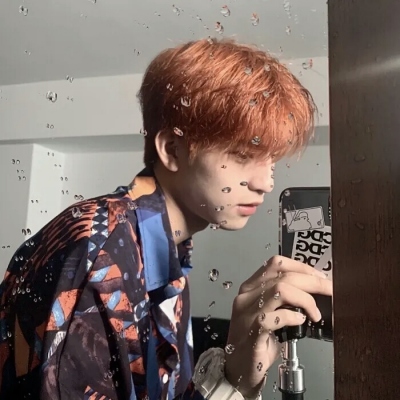 侧脸冷酷帅气男生微信头像