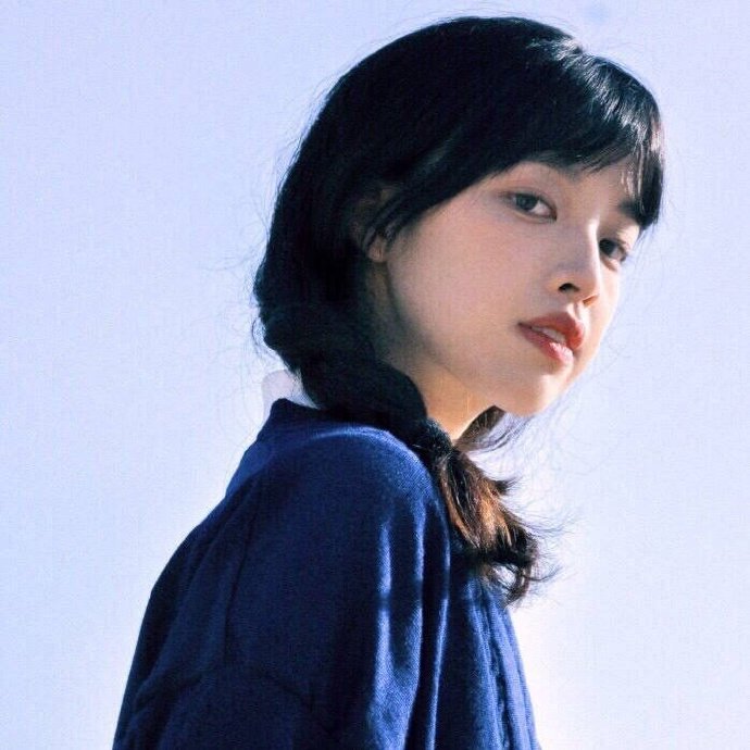 看起来有年代感的复古女生头像