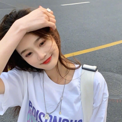 干净高级有质感的女生微信头像