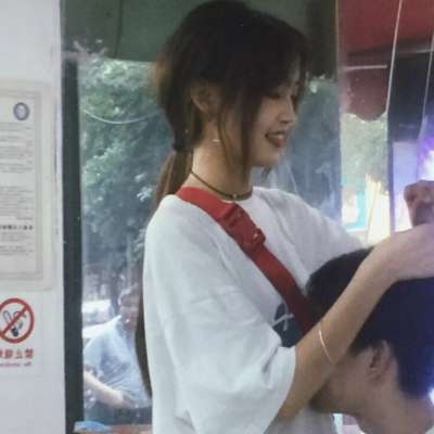 一对俊男美女的情侣微信头像