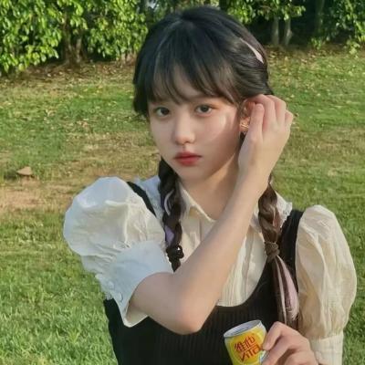 简单大方女生气质头像