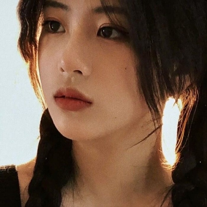 超美气质女生微信头像