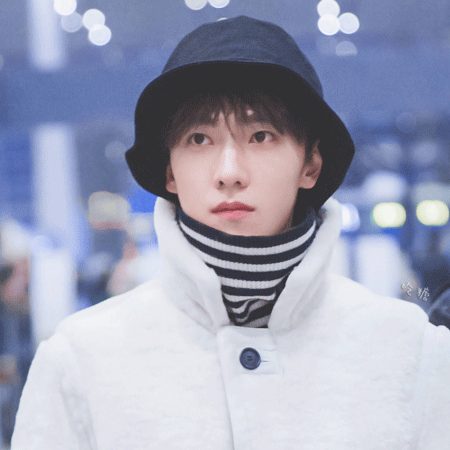 阳光帅哥热门微信聊天背景图