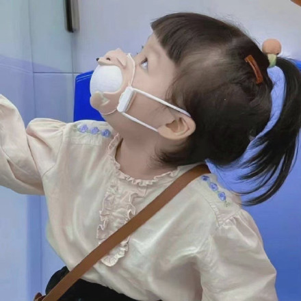 带着可爱口罩出门的丸子妹微信头像