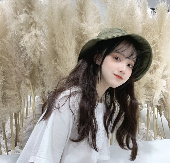 自然精致的女生微信头像