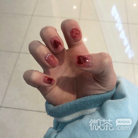 流行简约低调又好看的春日美甲