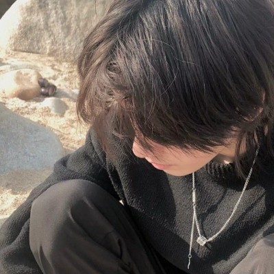 超帅侧颜的男生微信头像