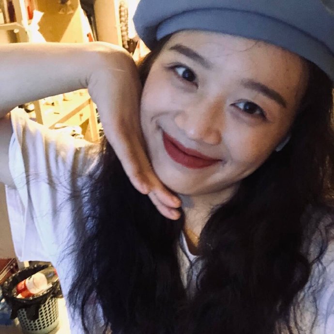 看起来有年代感的复古女生头像