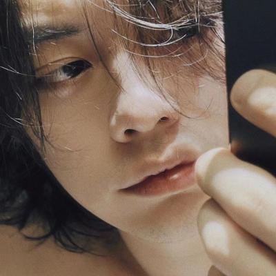 很颓废的丧系男生头像