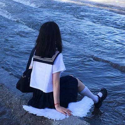 露脸的女生气质头像