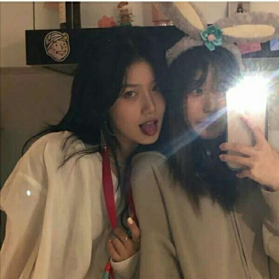 超开心洒脱的闺蜜双人微信头像