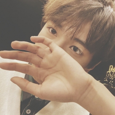 ins极简风霸气酷拽的男生微信头像