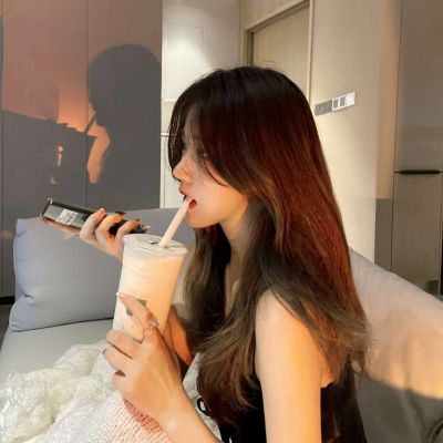 最新浪漫的美女头像