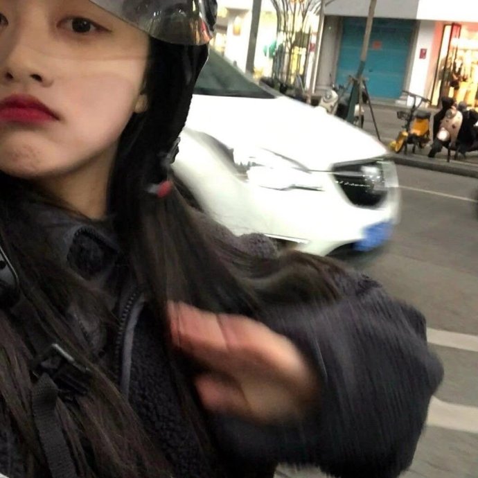 有点仙儿的复古女生微信头像