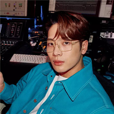 王嘉尔又潮又酷的头像