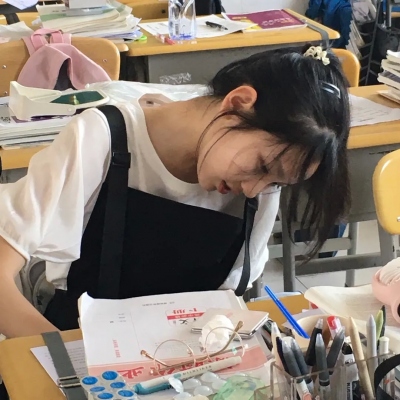 夏日清纯唯美的女生微信头像