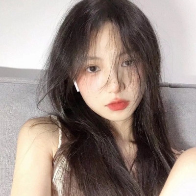 憨憨傻傻的可爱女孩微信头像