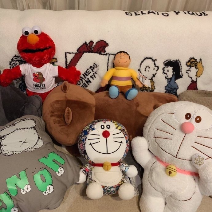 卡通的玩偶微信朋友圈背景图