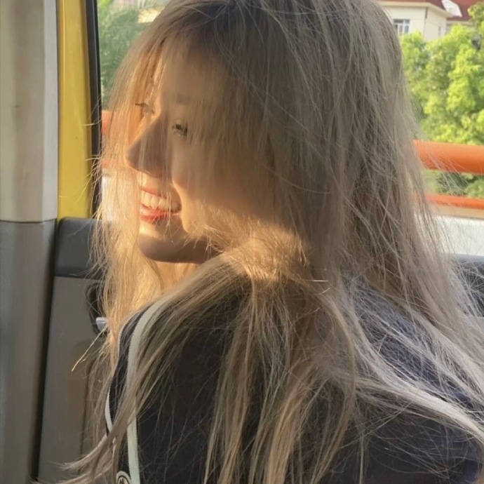 超美气质女生微信头像