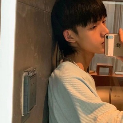 阳光帅气简约男生微信头像