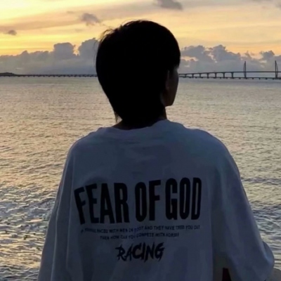 丧系忧郁颓废的男生微信头像