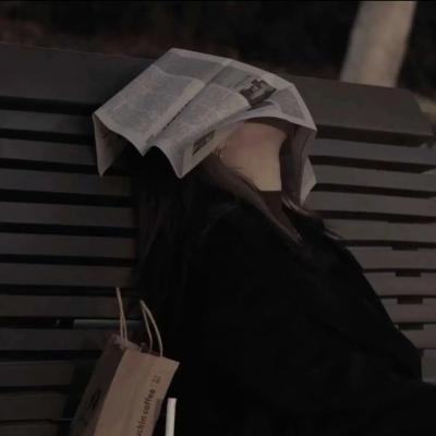 心情低落的伤感女生头像