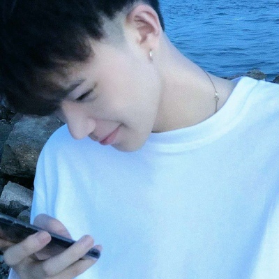 清新淡雅的男生干净帅气微信头像