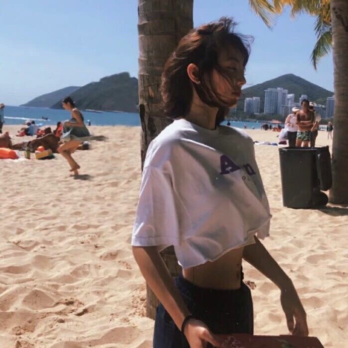 看起来有年代感的复古女生头像