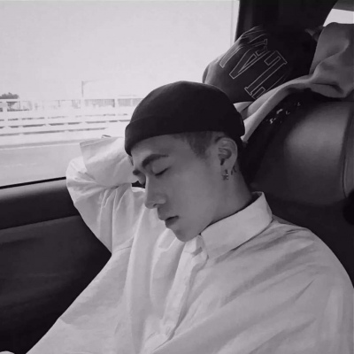 看着舒服但又很霸气的男生头像