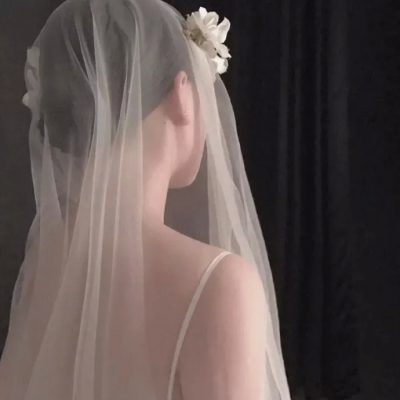 绝美复古的婚纱造型女生头像