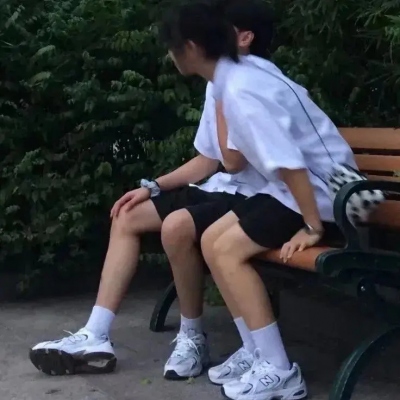 真人一人一张高颜值情侣微信头像