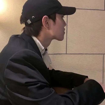 清新淡雅的男生干净帅气微信头像