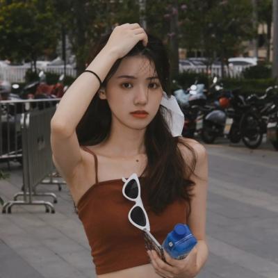 清纯又很可人的女头