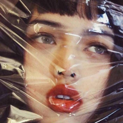 高调喜庆的精致高级欧美风微信头像