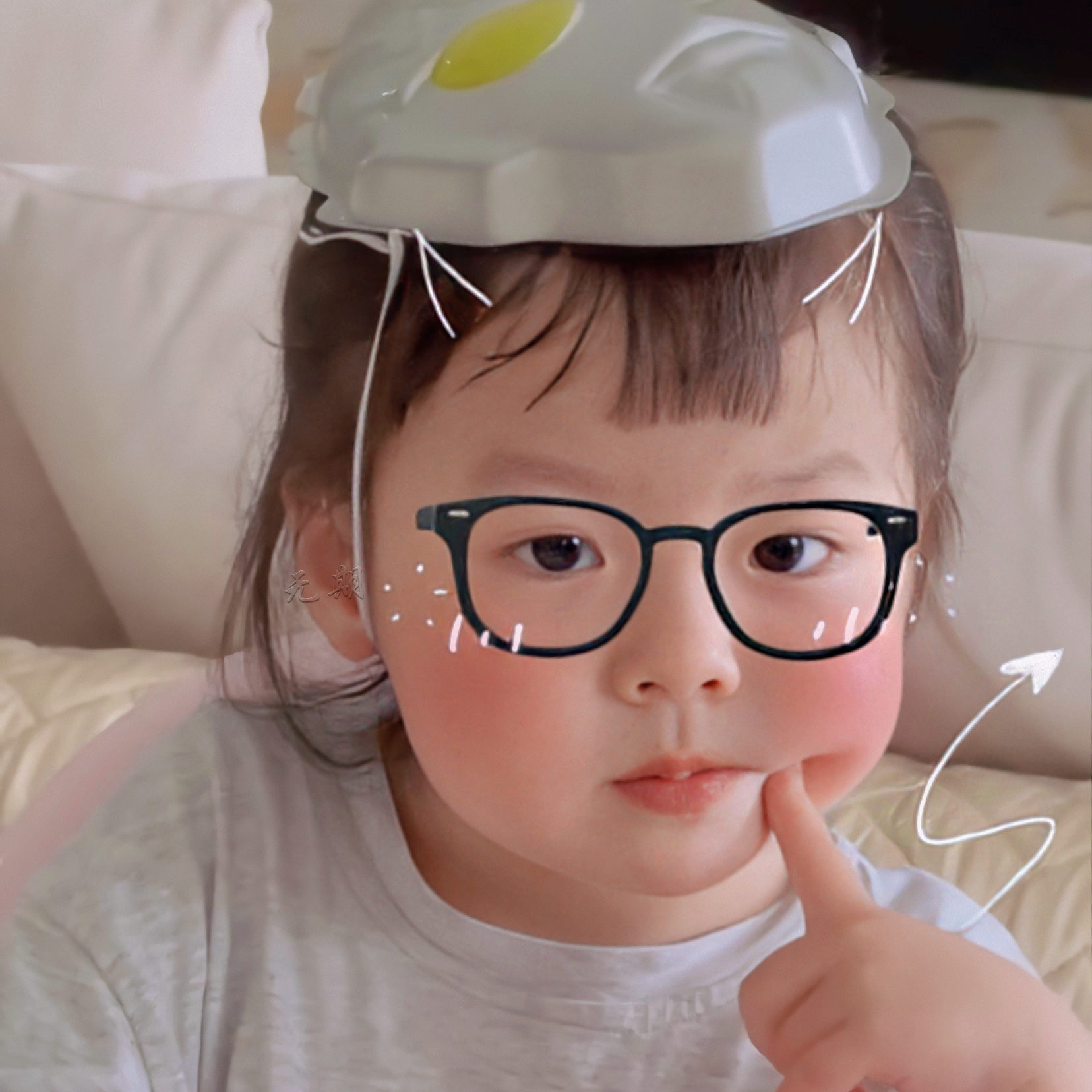 粉色可爱分丸子妹微信头像