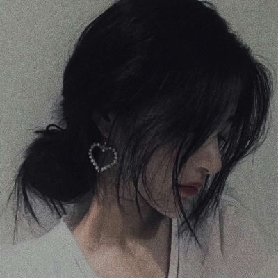 女生心情不好的丧系头像