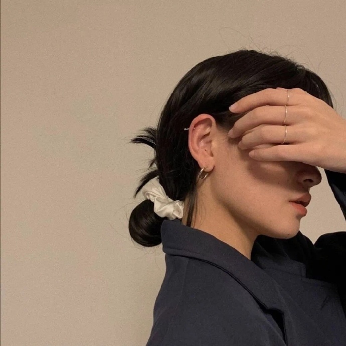 高冷的御姐范儿女生微信头像