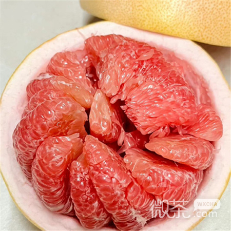 秋天手剥柚子好看的图片