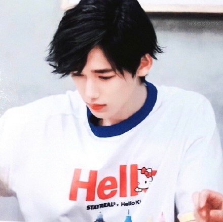 宋亚轩帅气微信头像