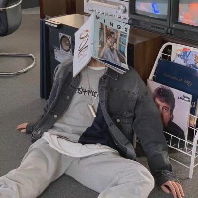 简约小众酷酷男生头像