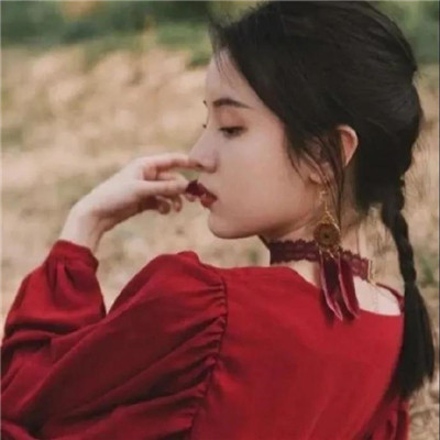 红色系绝美女生微信头像