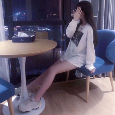 一对俊男美女的情侣微信头像