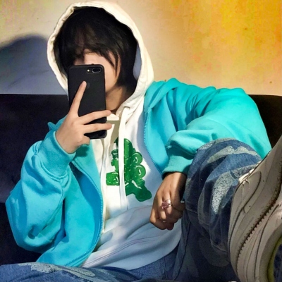 微丧高冷的男生真人微信头像