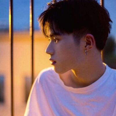 一眼就沦陷的男友力爆棚的男生微信头像