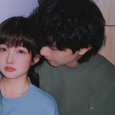 幸福甜蜜的青春情侣微信头像