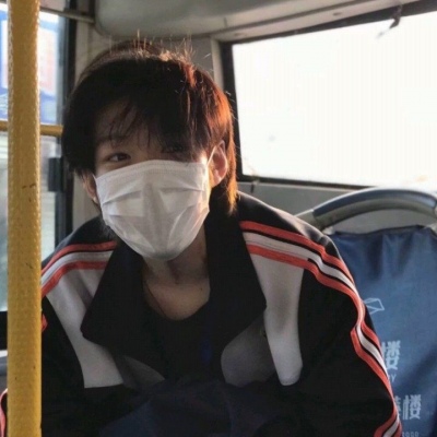 清新淡雅的男生干净帅气微信头像