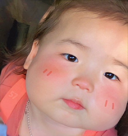 脸上肉嘟嘟的萌娃微信头像