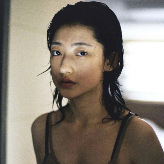 酷拽女孩微信头像