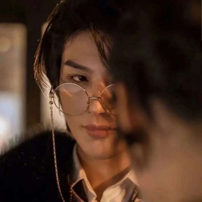 一对俊男美女的情侣微信头像