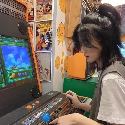 真人一人一张高颜值情侣微信头像